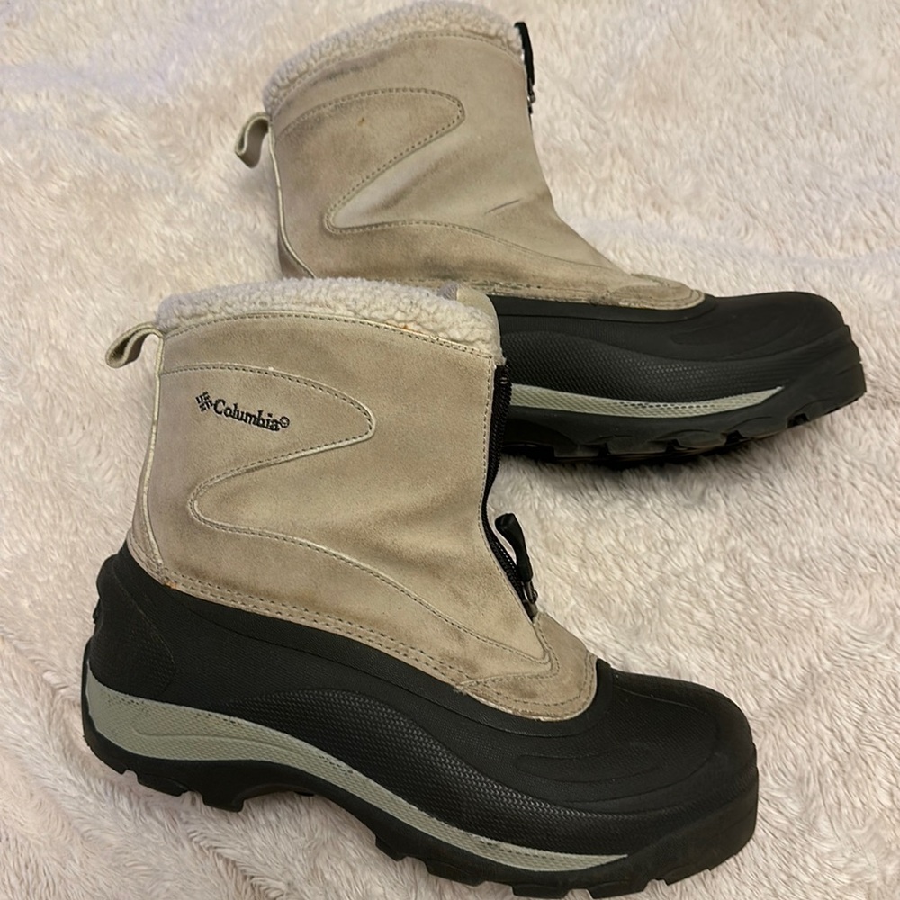 Snow boots